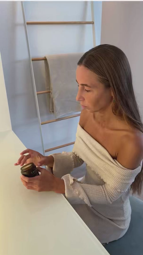 Ich hätte nie gedacht, dass so wenige Zutaten so viel bewirken können. Meine Haut ist viel ausgeglichener – und ich bekomme ständig Komplimente dafür.